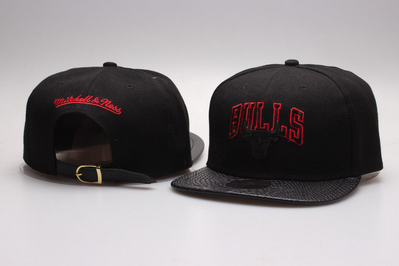 Bulls Team Logo Black Adjustable Hat YP02