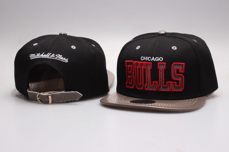 Bulls Team Logo Black Adjustable Hat YP03