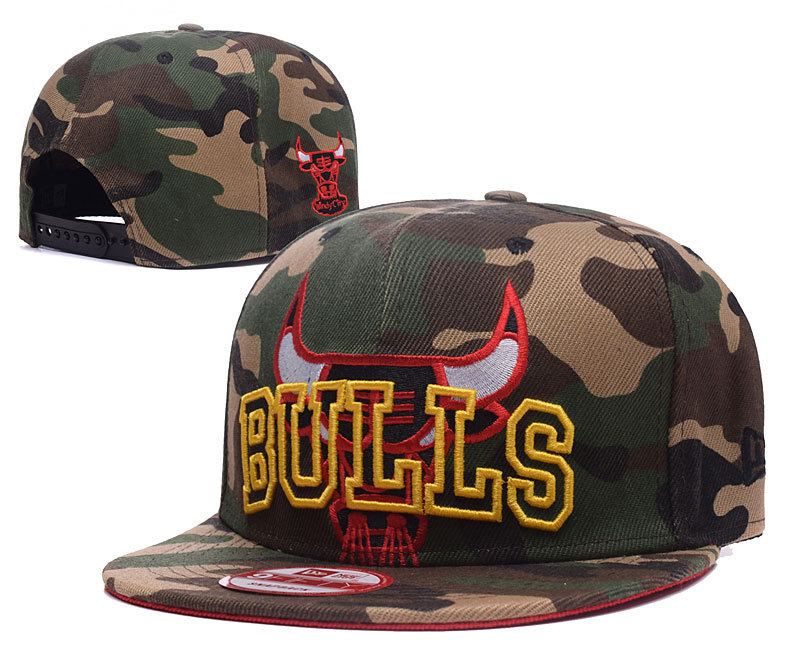 Bulls Team Logo Camo Adjustable Hat GS