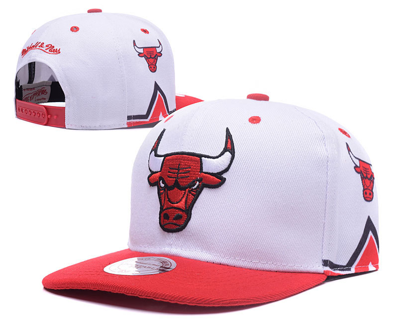 Bulls Team Logo White Mitchell & Ness Adjustable Hat LH2