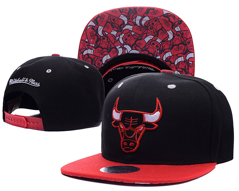 Bulls Black Adjustable Hat LH2