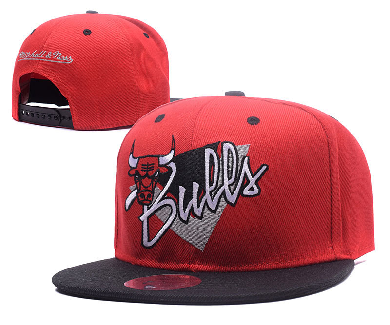 Bulls Team Logo Red Mitchell & Ness Adjustable Hat GS2