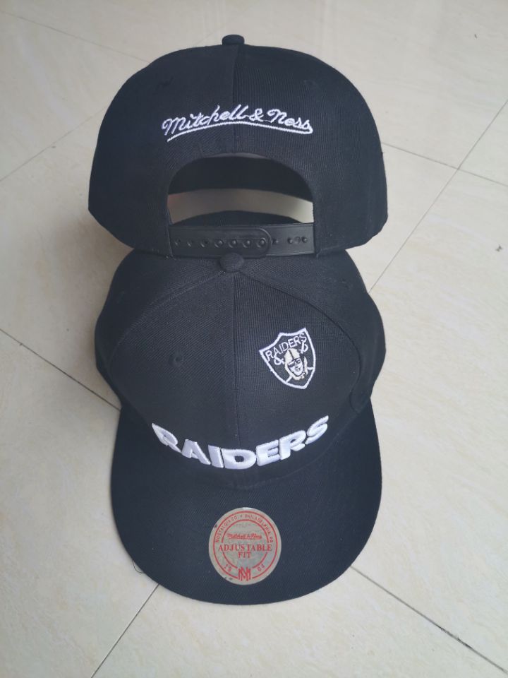 Raiders Team Logo Black Mitchell & Ness Adjustable Hat LT