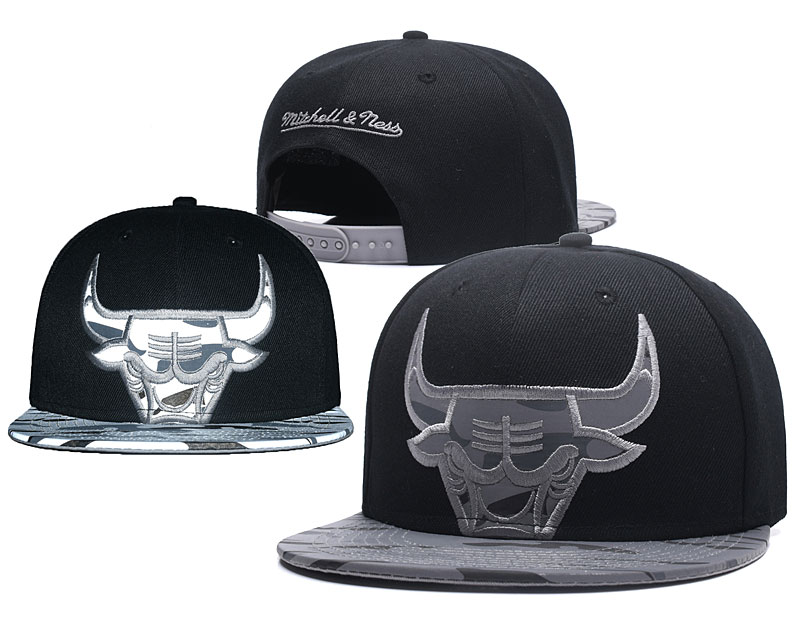 Bulls Team Logo Black Reflective Mitchell & Ness Adjustable Hat GS