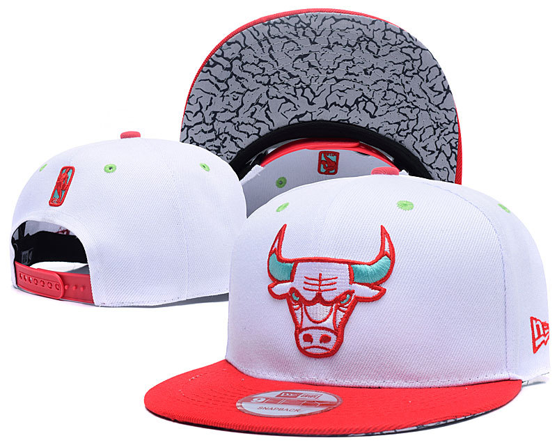 Bulls Team Logo White Adjustable Hat LH