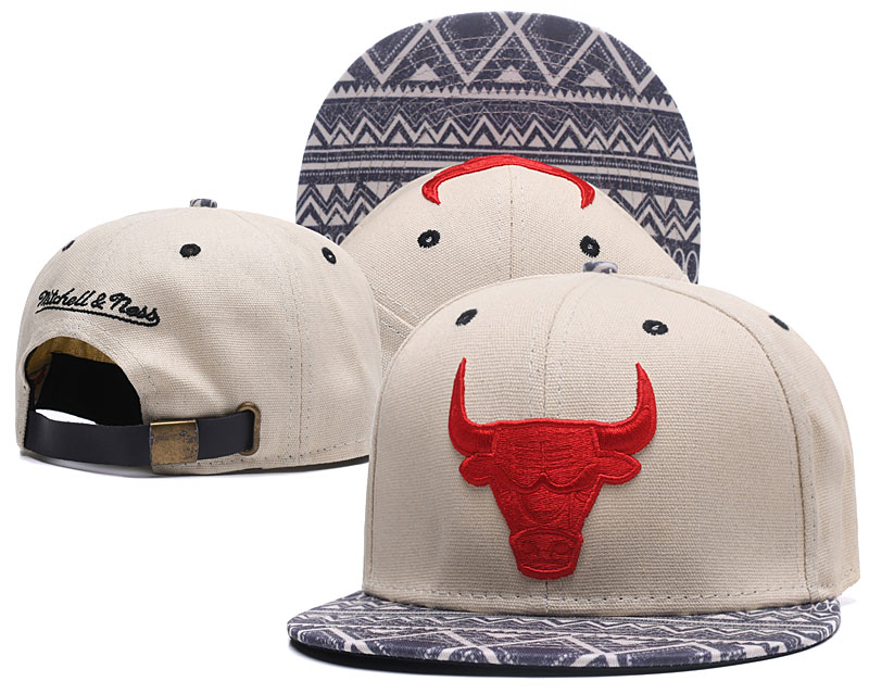 Bulls Team Logo Cream Peaked Mitchell & Ness Adjustable Hat GS