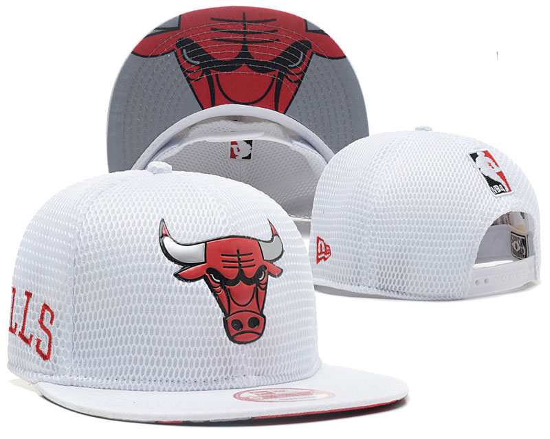 Bulls Team Logo White Adjustable Hat GS